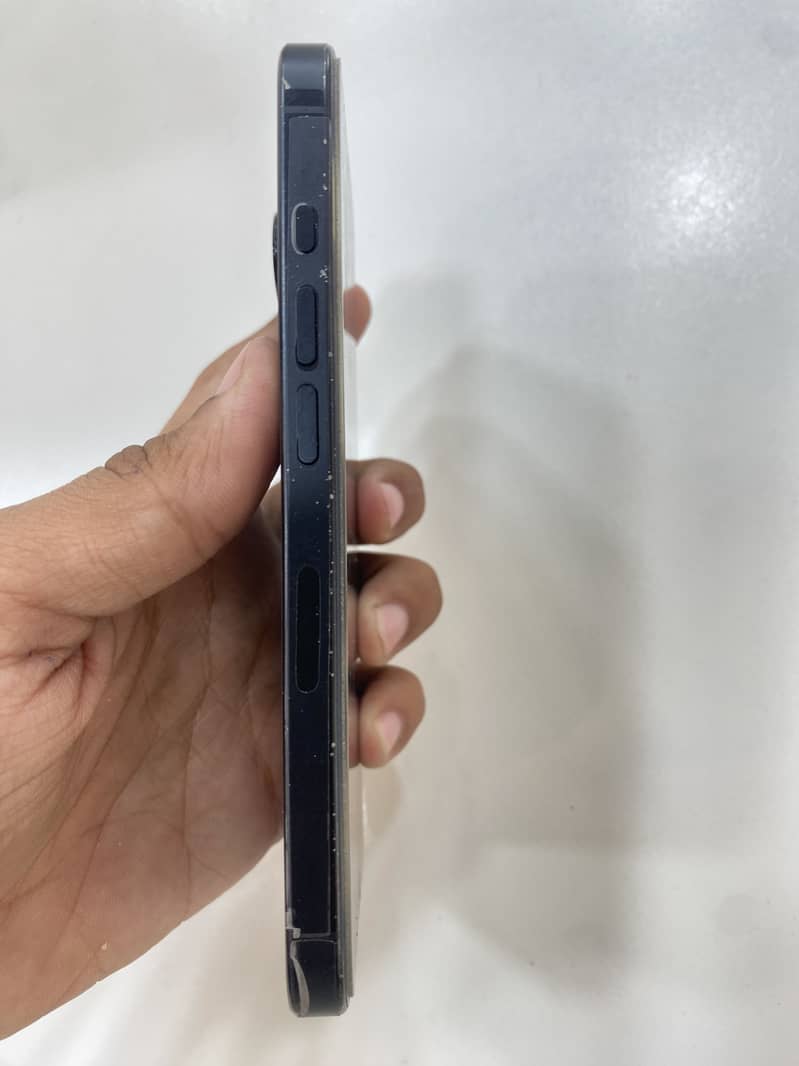 Apple iPhone 16 Pro 4