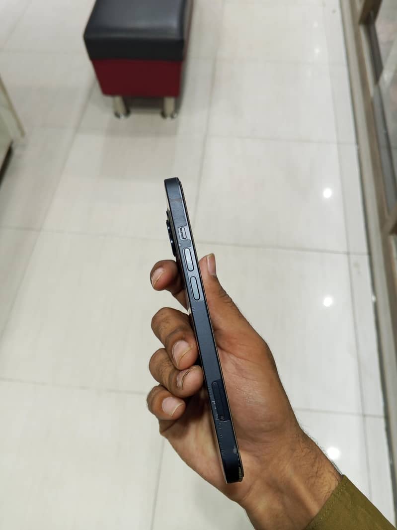 Apple iPhone 13 2