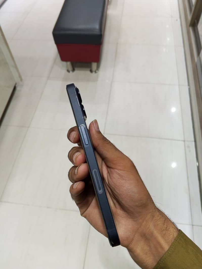 Apple iPhone 13 4