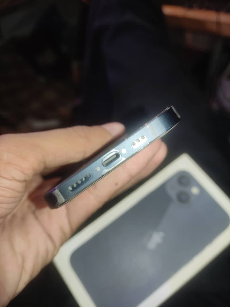 Apple iPhone 13 4