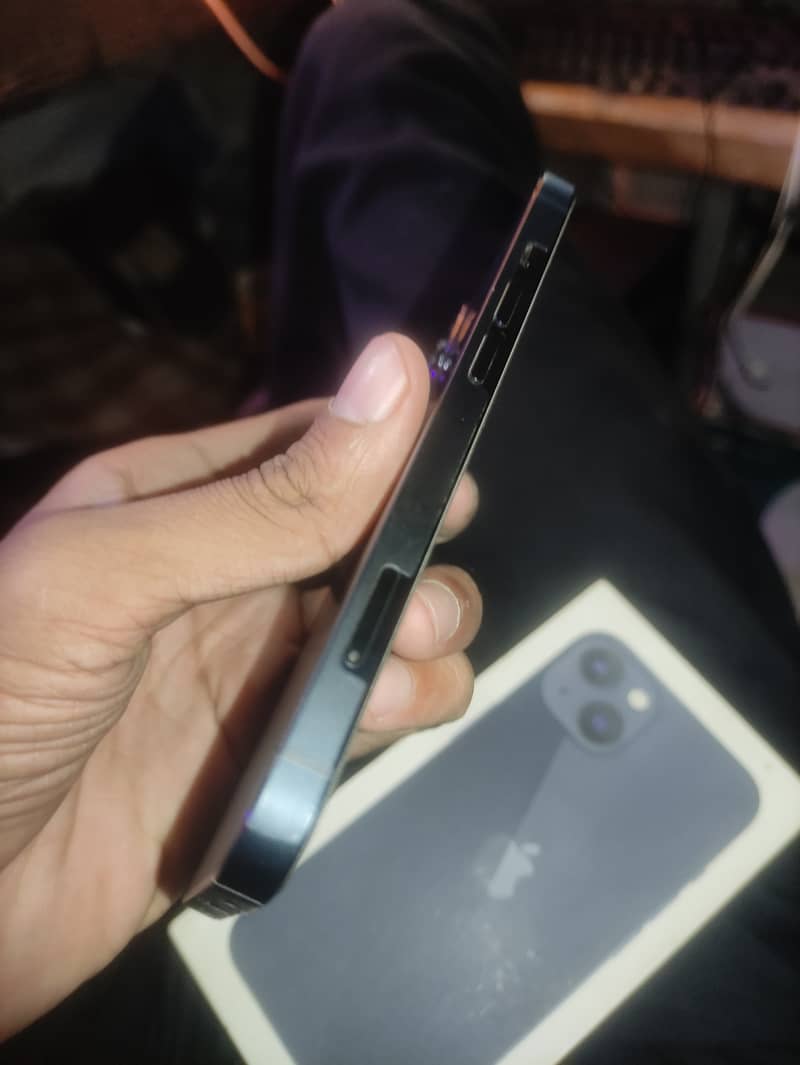 Apple iPhone 13 6