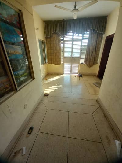 Kashmir block allama iqbal town 10 marla centre portion for rent in prime location
