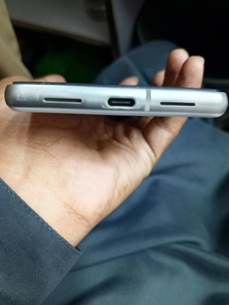 Google Pixel 7 4