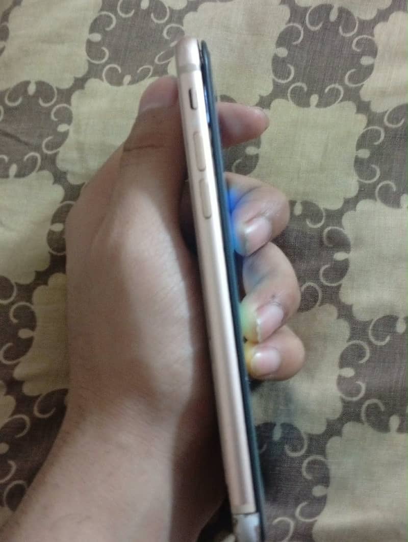 Apple iPhone 8 3