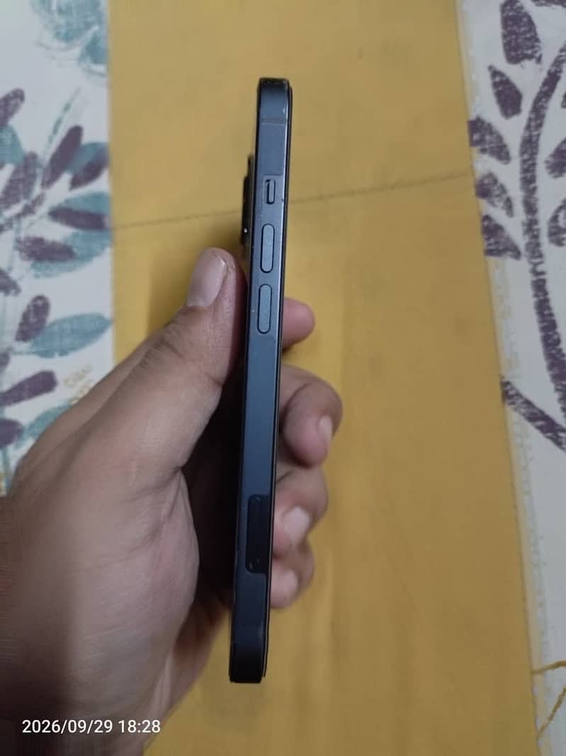 Apple iPhone 13 5