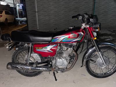 In must condition Red Honda call 0321 4825303