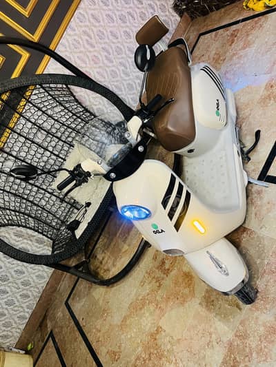 Okla  eclectic Scooty one time charge 80 km use condition 10 by 10