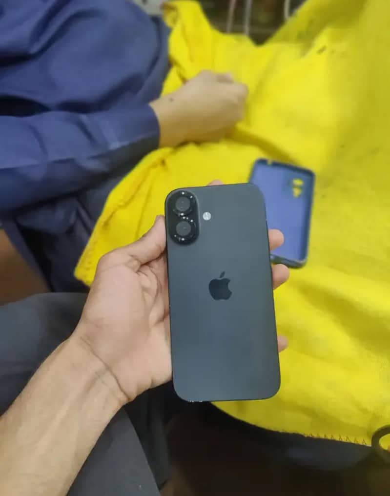 Apple iPhone 16 0