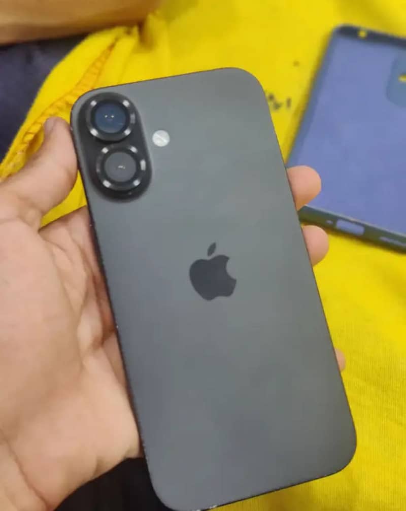 Apple iPhone 16 2