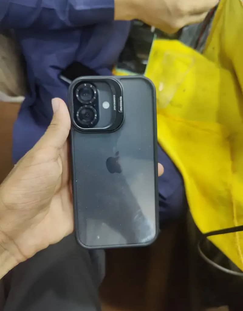 Apple iPhone 16 3