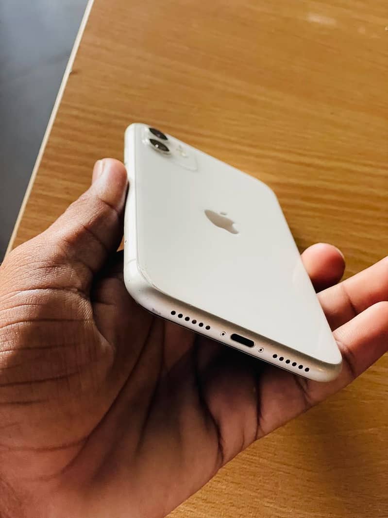Apple iPhone 11 3