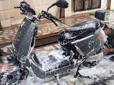 yadea G5 scooty urgent for sale