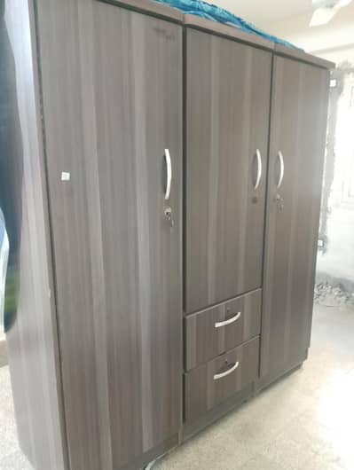 3 doors wardrobe urgent for sale