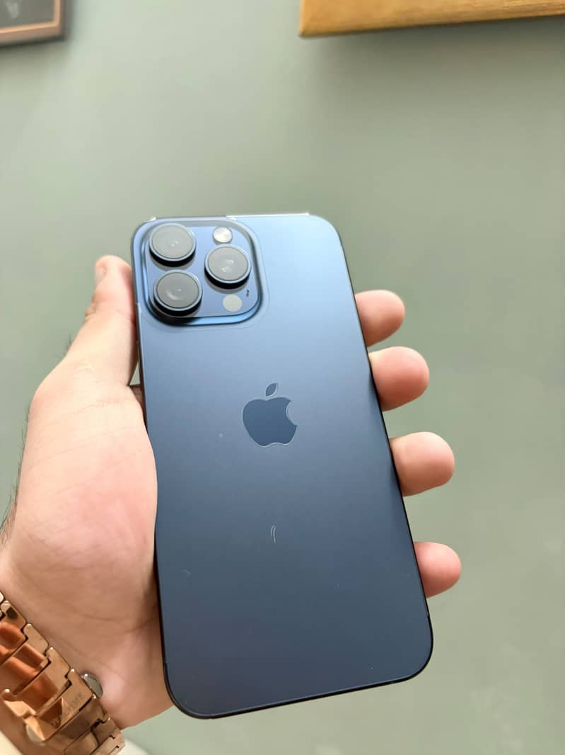 Apple iPhone 15 Pro Max 2