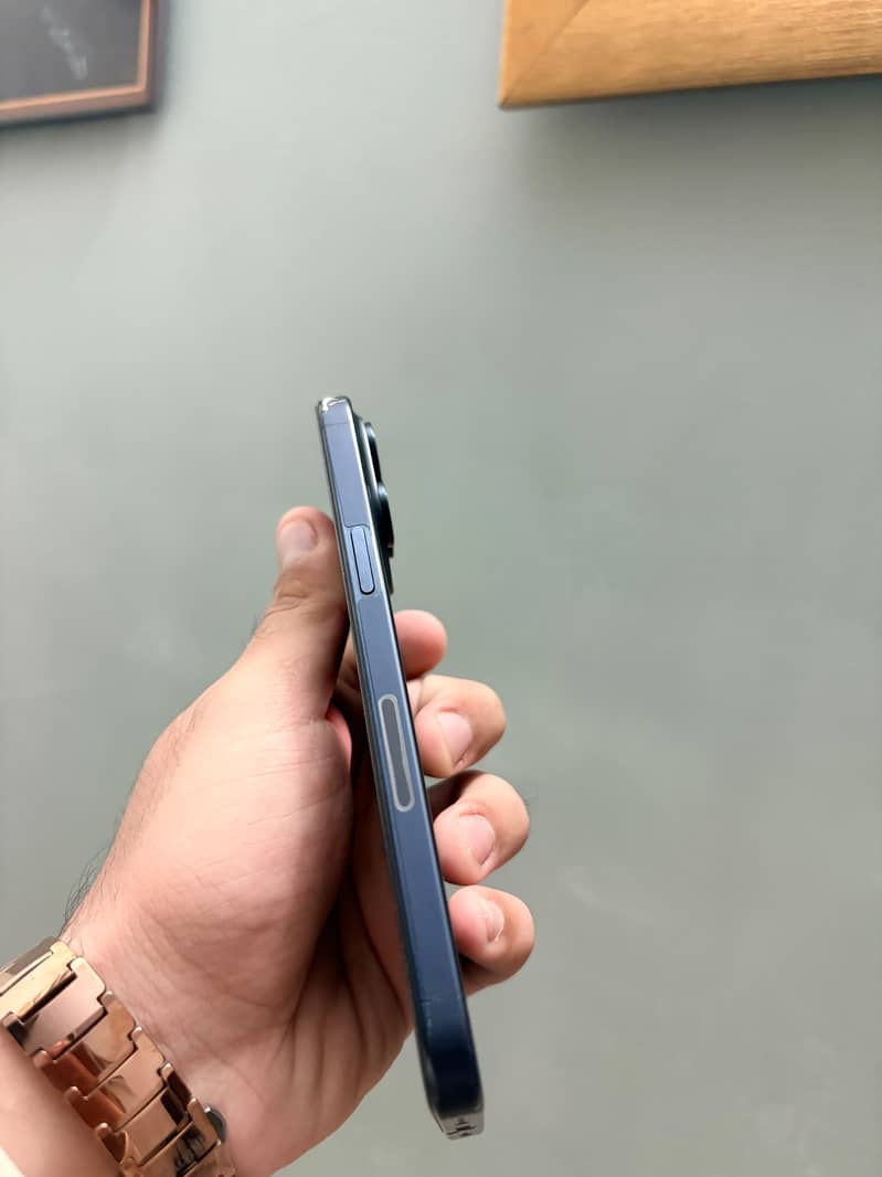 Apple iPhone 15 Pro Max 3