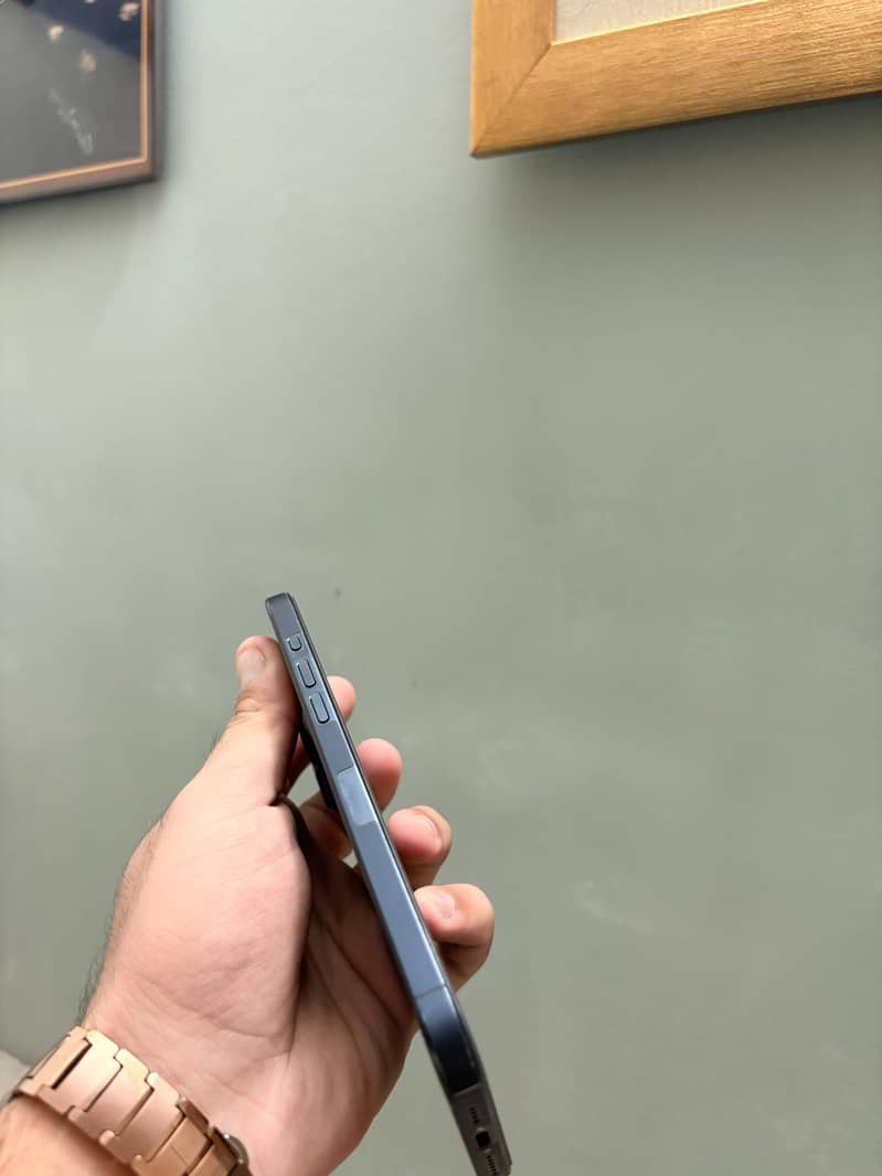 Apple iPhone 15 Pro Max 5