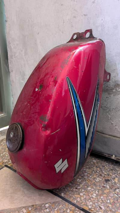 Suzuki GS 150 fuel tank