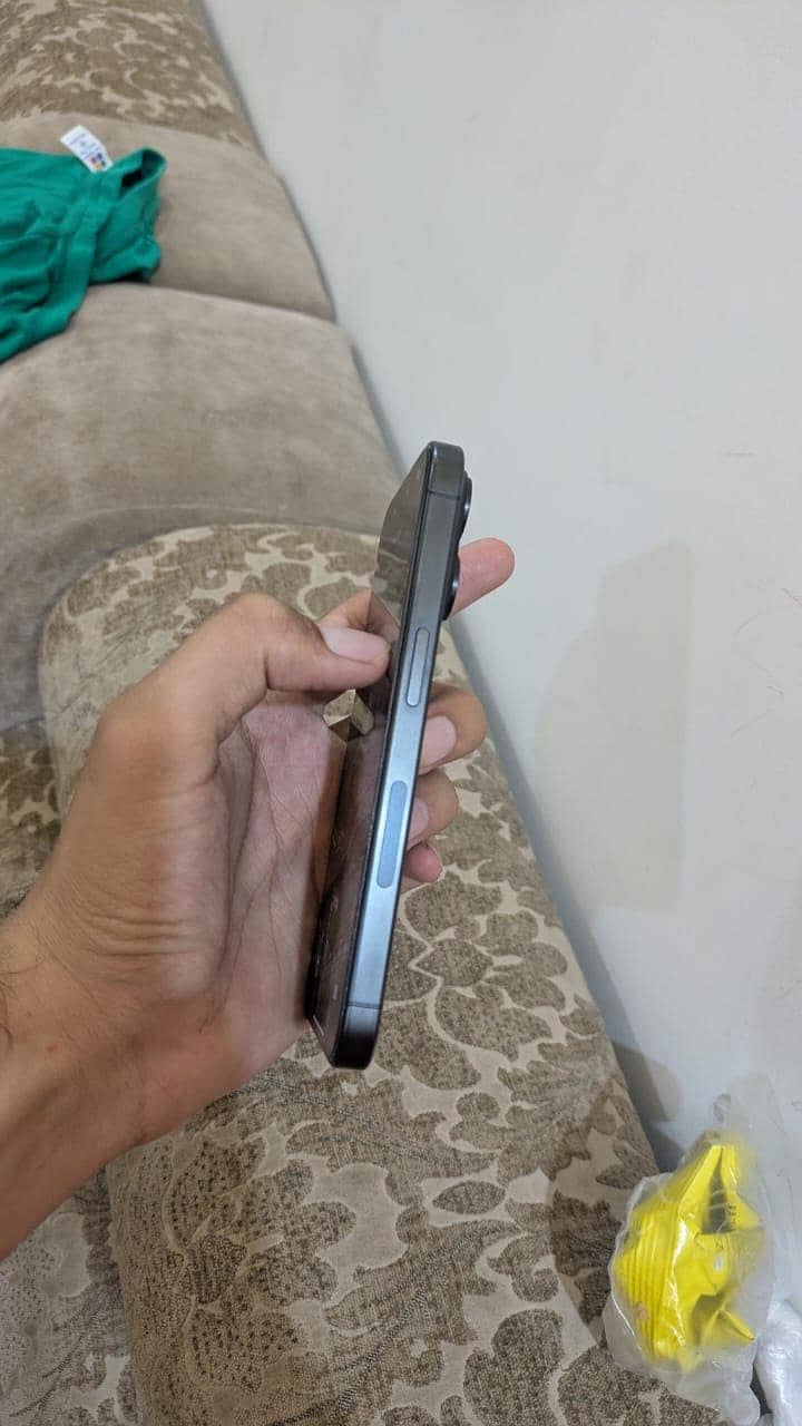 Apple iPhone 15 Pro 2