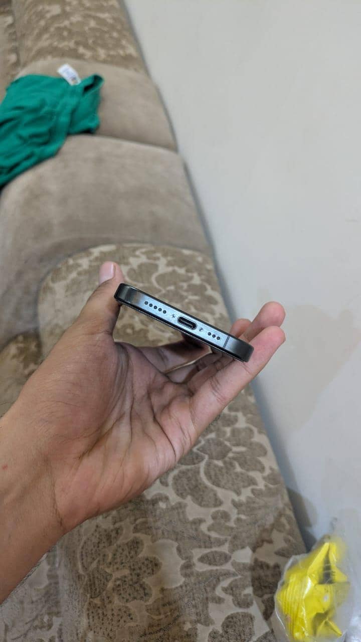 Apple iPhone 15 Pro 3