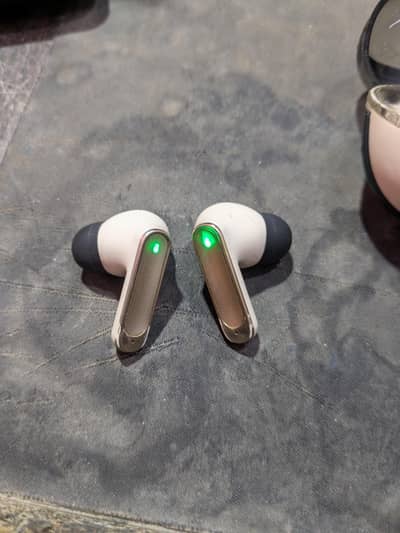 JMP   brand    noise cancel option bhi ha . . . basss booster