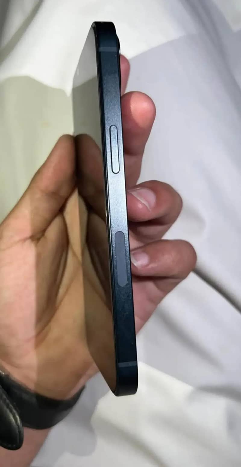 Apple iPhone 13 4