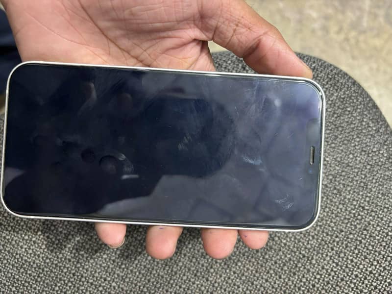 Apple iPhone 12 4