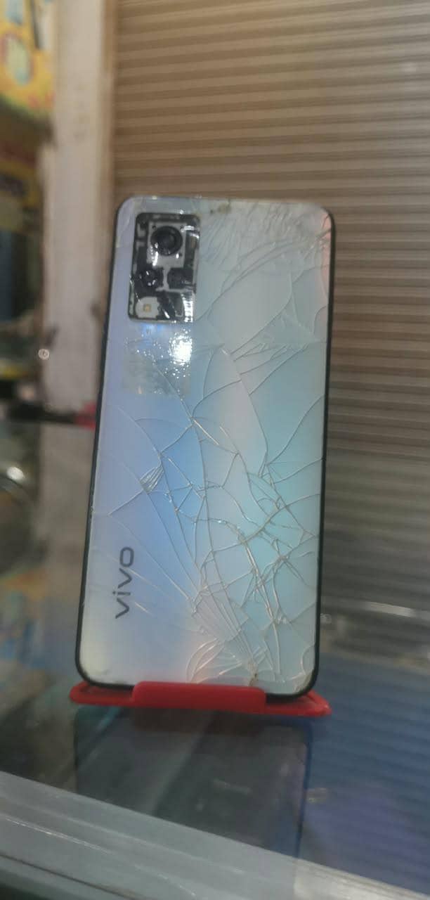 Vivo V21 1