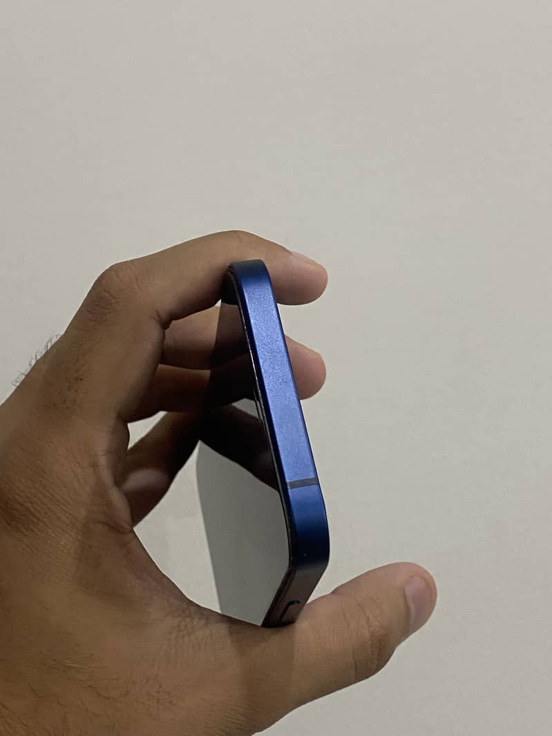 Apple iPhone 12 6