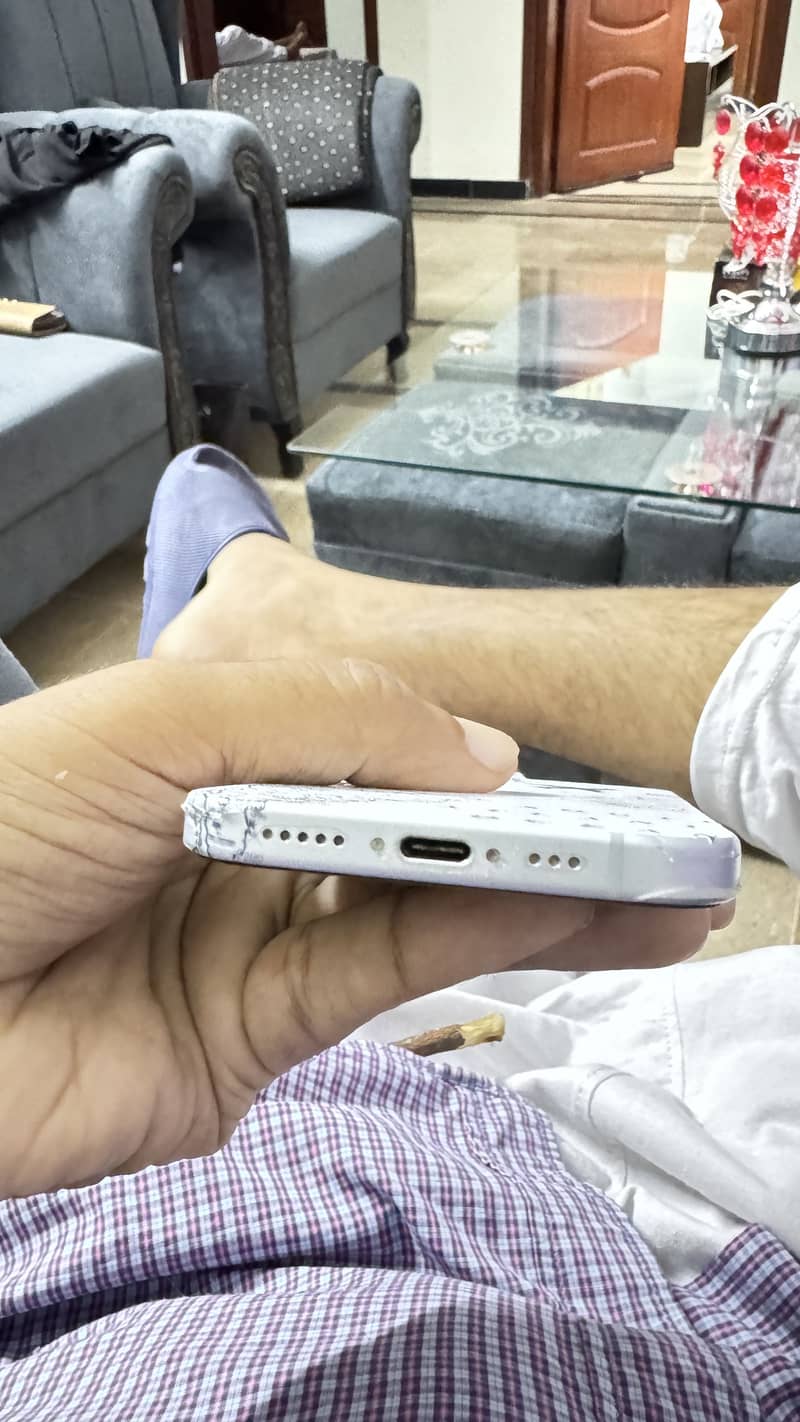 Apple iPhone 15 4