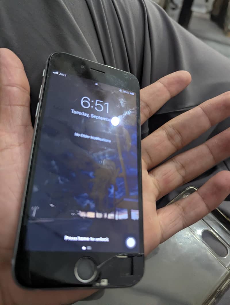 Apple iPhone 6S 1