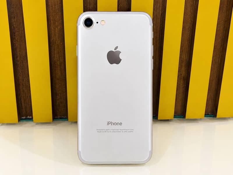 Apple iPhone 7 0
