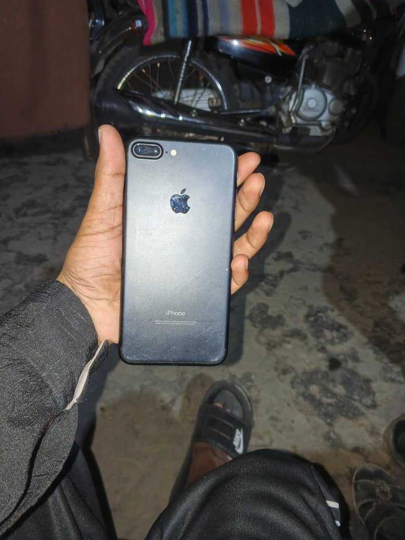Apple iPhone 7 Plus 2