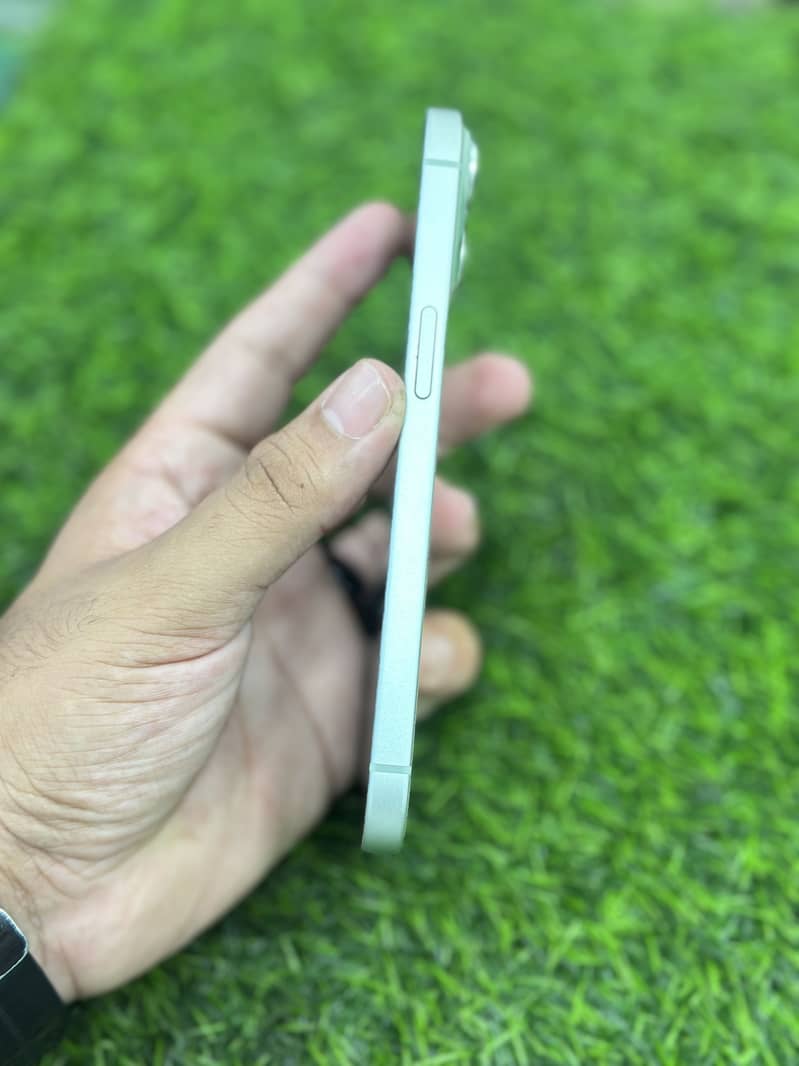 Apple iPhone 15 4