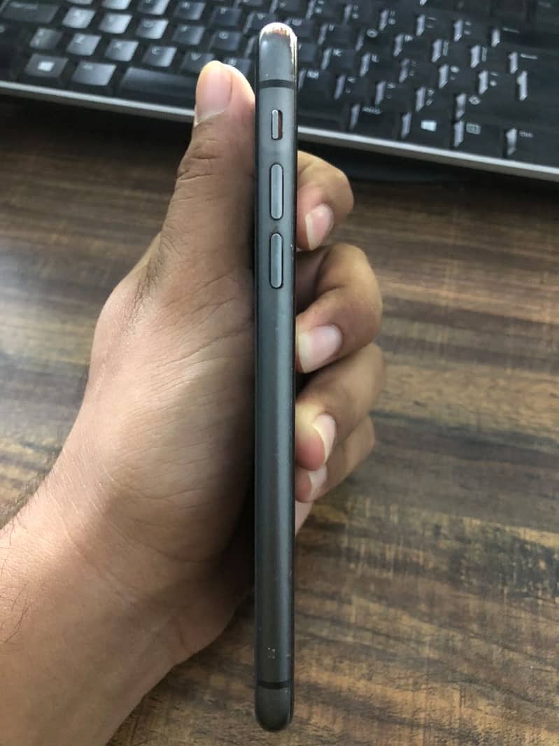 Apple iPhone 11 3