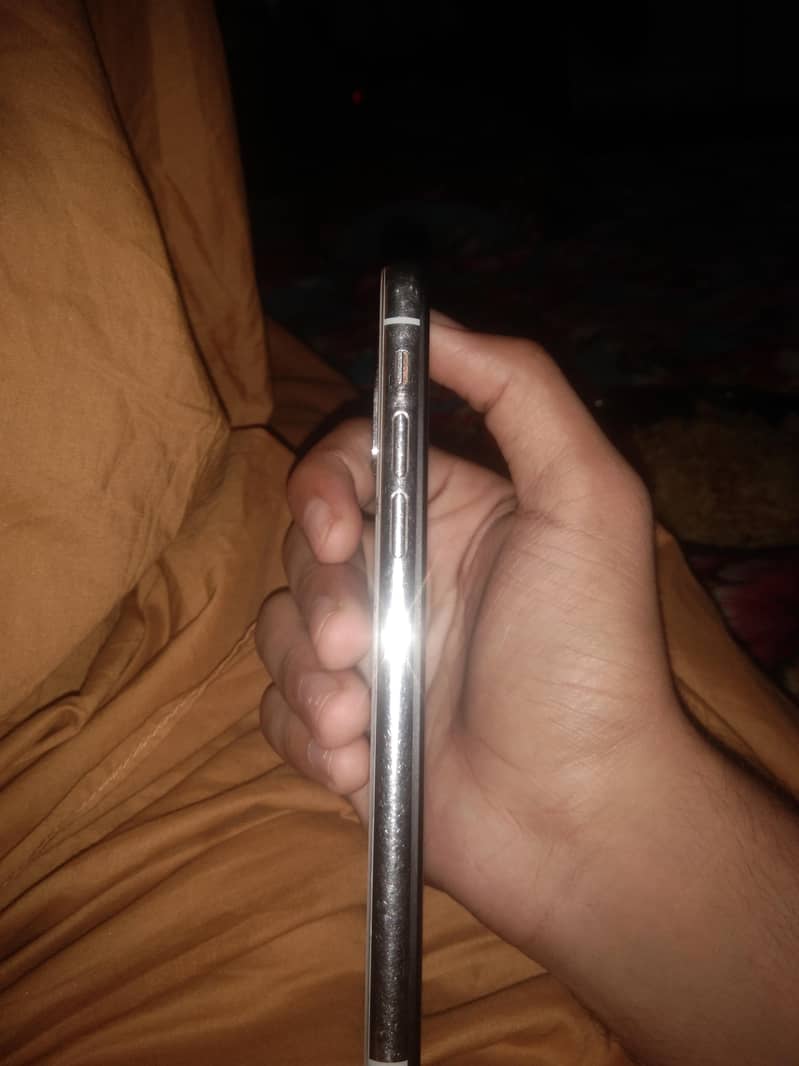 Apple iPhone X 4
