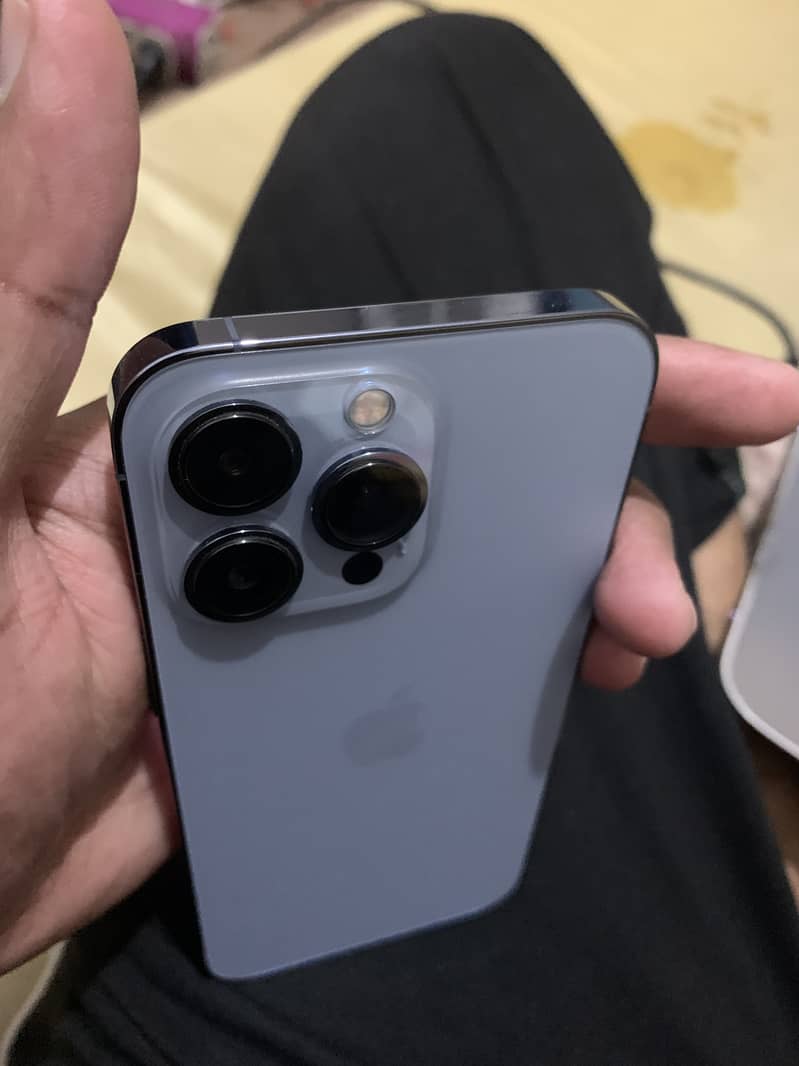 Apple iPhone 13 Pro 1