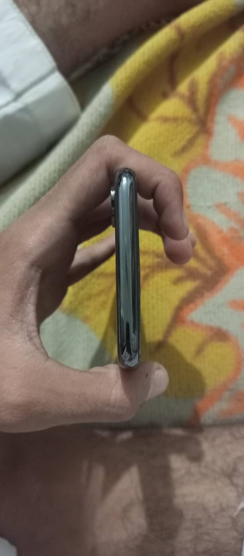 Apple iPhone X 3