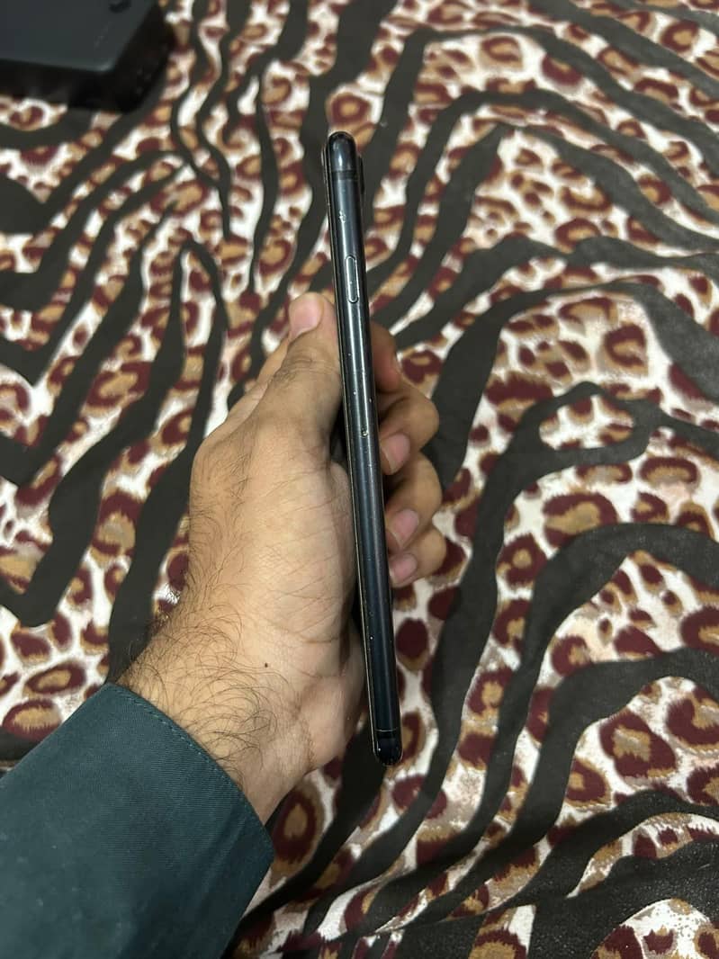 Apple iPhone 7 Plus 1