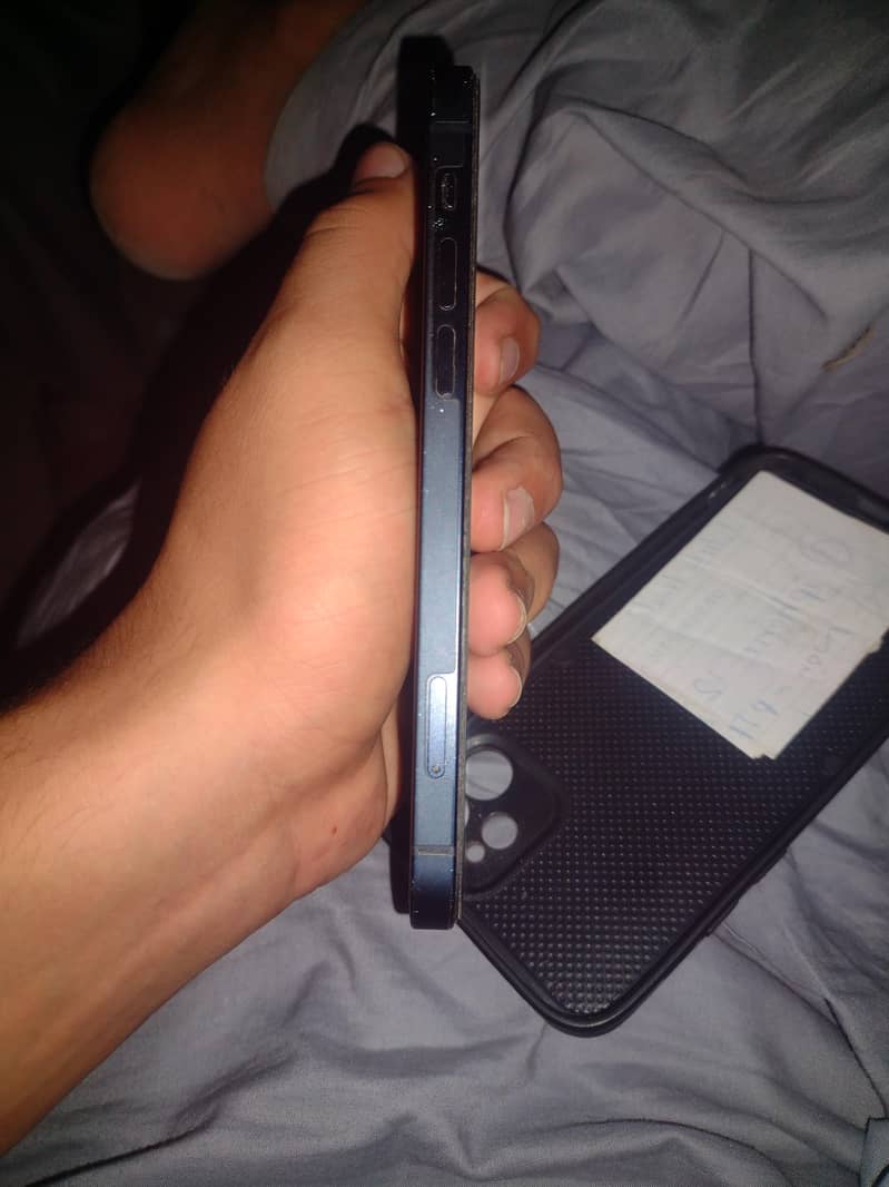 Apple iPhone 12 4