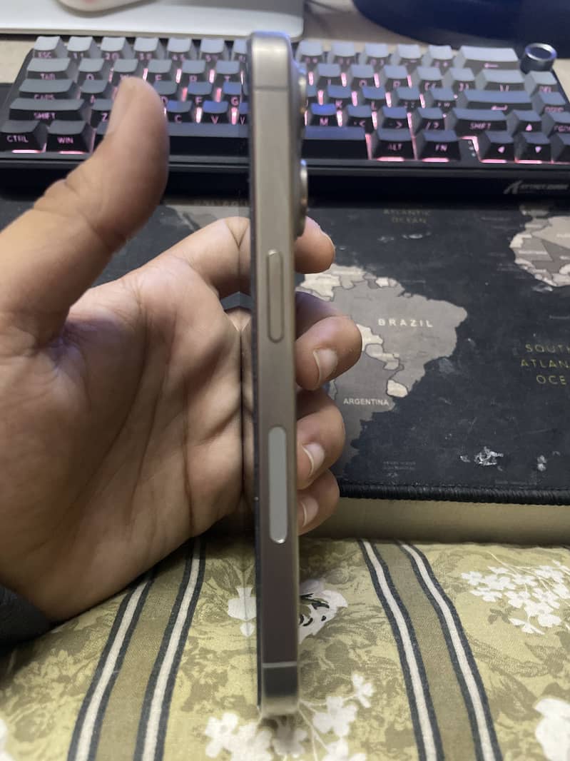 Apple iPhone 15 Pro 3
