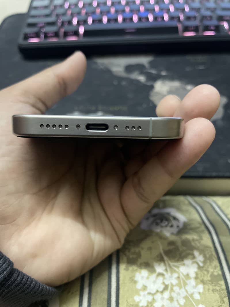 Apple iPhone 15 Pro 4
