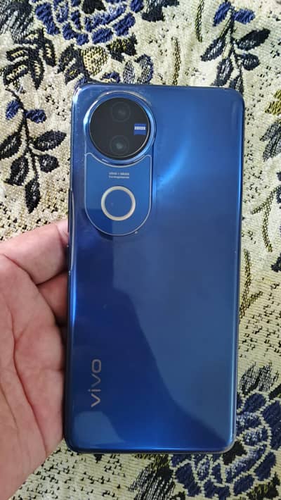 Vivo V50