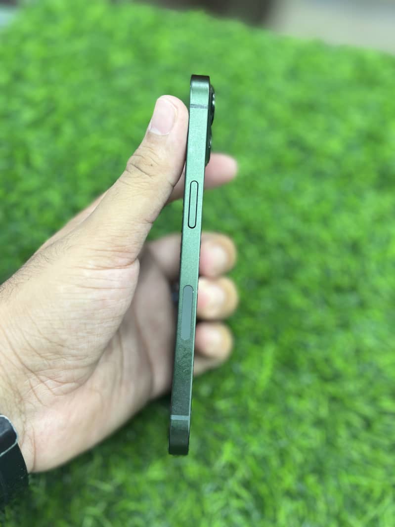Apple iPhone 13 2