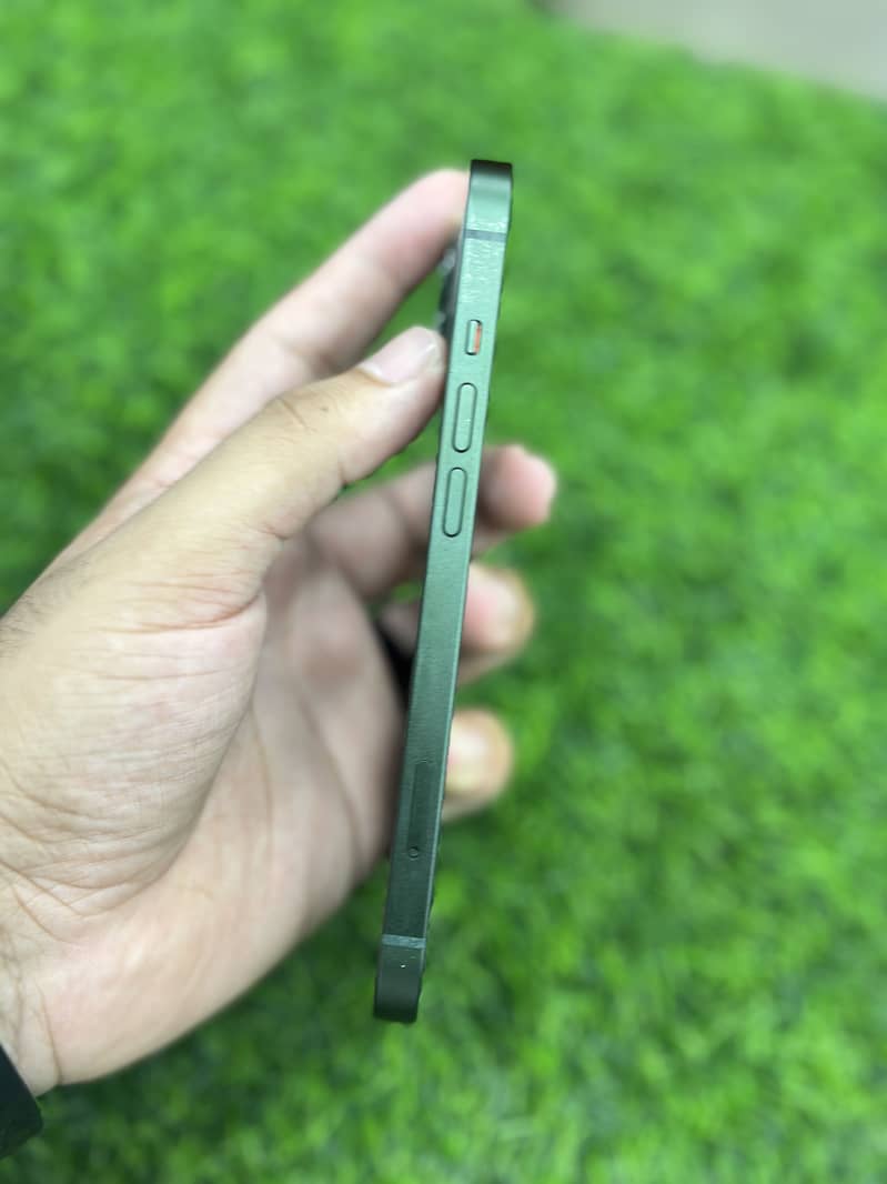 Apple iPhone 13 3