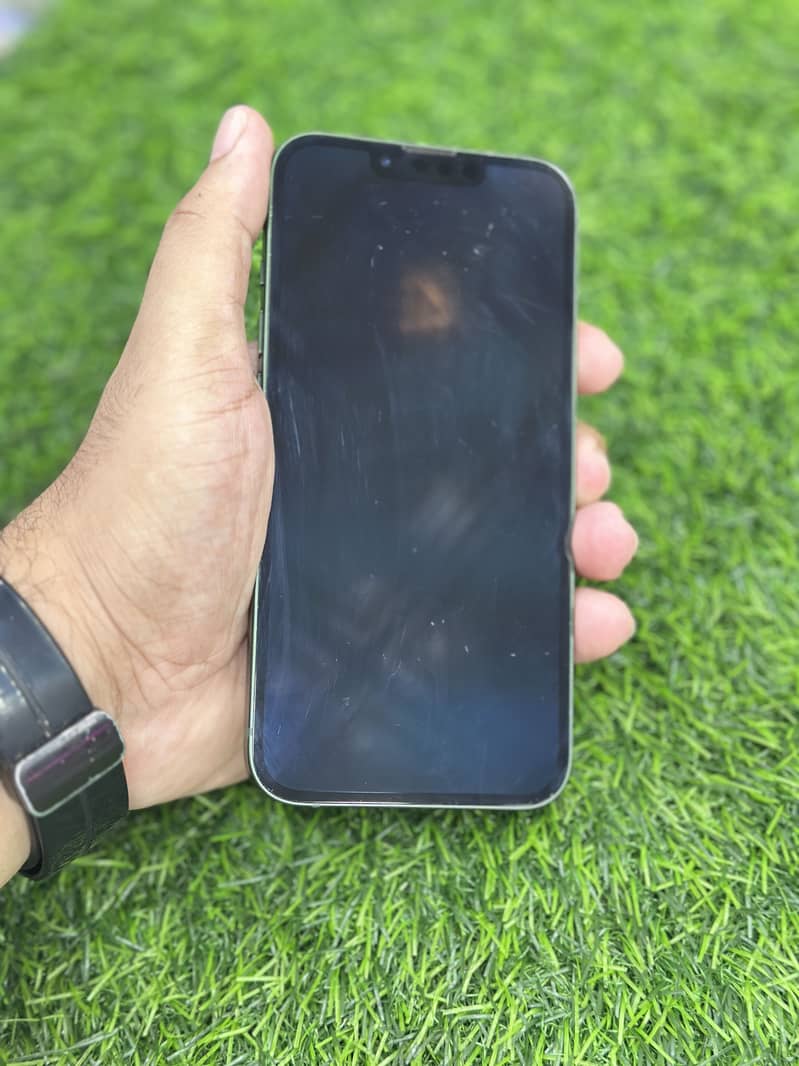 Apple iPhone 13 4
