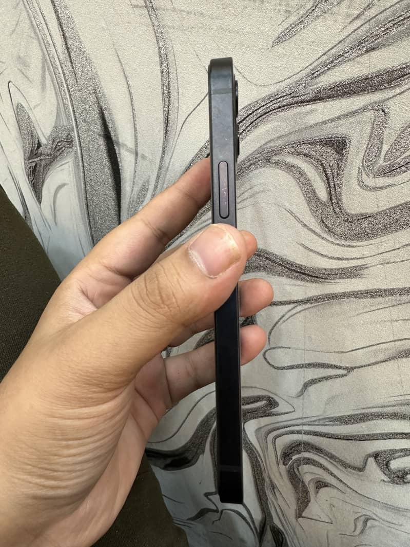 Apple iPhone 12 3