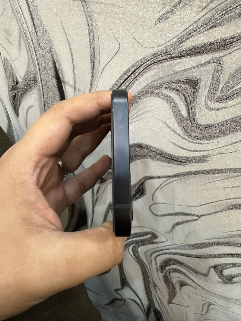 Apple iPhone 12 4