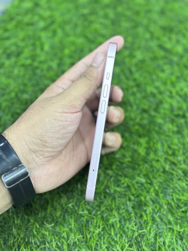 Apple iPhone 15 4