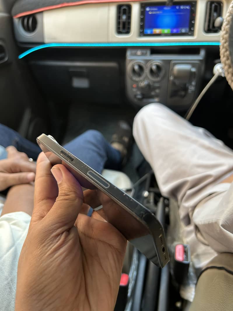 Apple iPhone 14 4