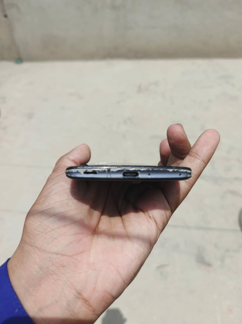 Sharp Aquos Zero 2 4
